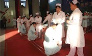 我校举办“5.12”国际护士节授帽仪式暨文艺汇演