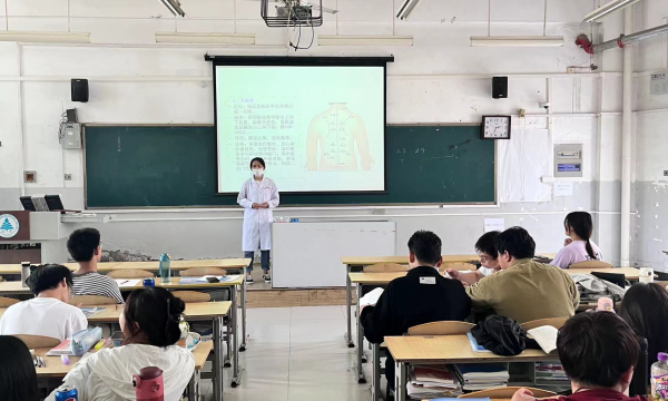 中医系举办“小穴位大健康”学术讲座